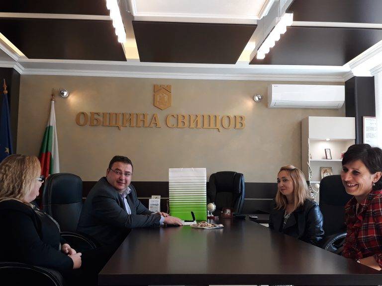 Василена Димитрова получи почетен знак и грамота от кмета на Свищов