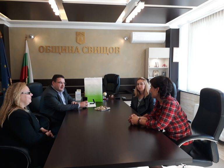 Василена Димитрова получи почетен знак и грамота от кмета на Свищов