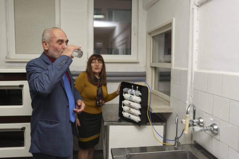 Общество | Ротарианци с две дарения  за децата в Павликенско