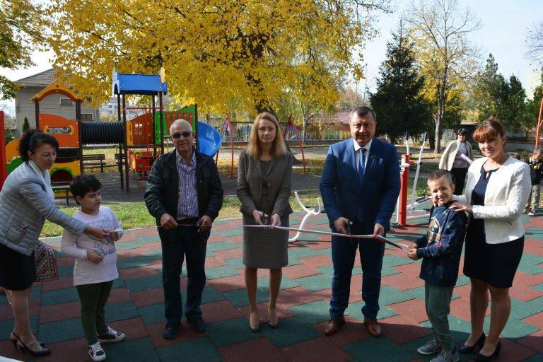 Павликени | В Павликени откриха нови детски площадки в   Комплекса за социални услуги
