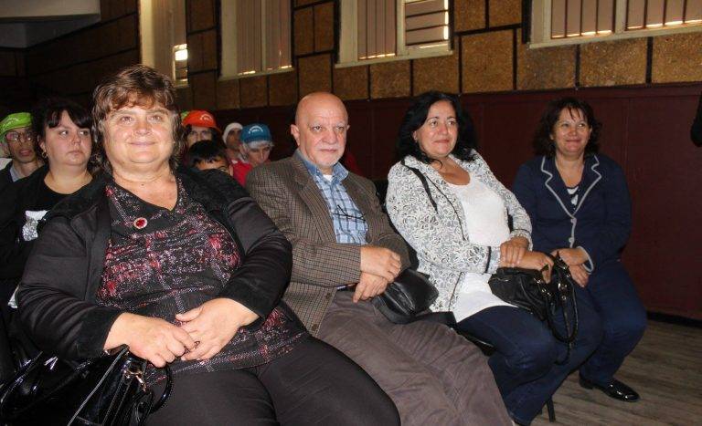 Децата от ДЦДМУ с. Г. Сеновец, общ. Стражица отбелязаха 1 ноември