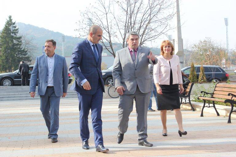 Откриха обновения площад в Г. Оряховица