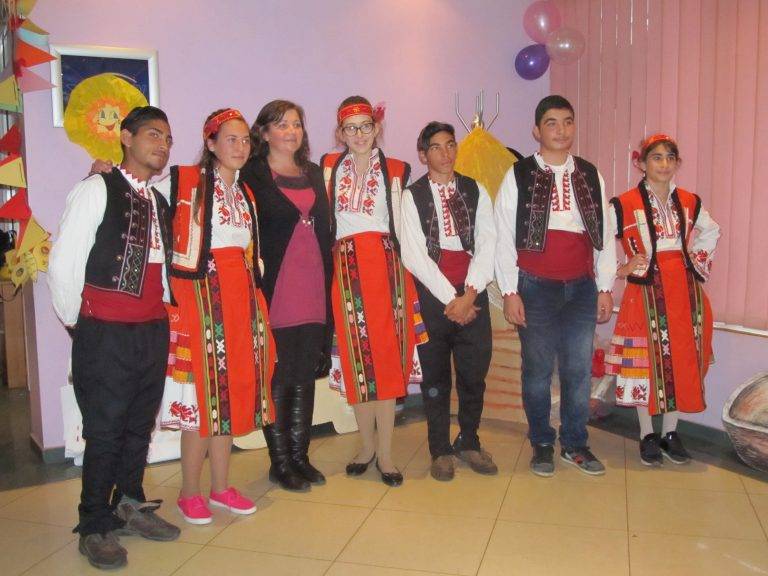 Горещи новини | Две училища в лясковска община отпразнуваха патронния си празник