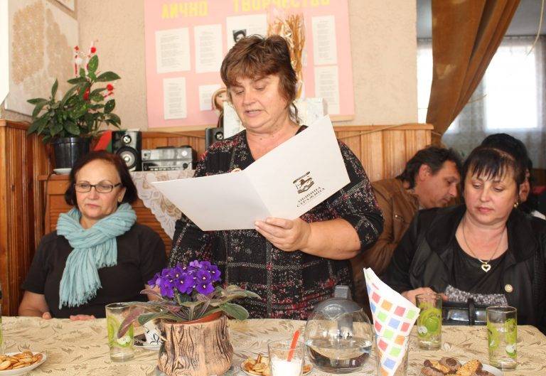 С авторски песни и стихове ПК „Златна есен” отбелязаха Денят на народните будители