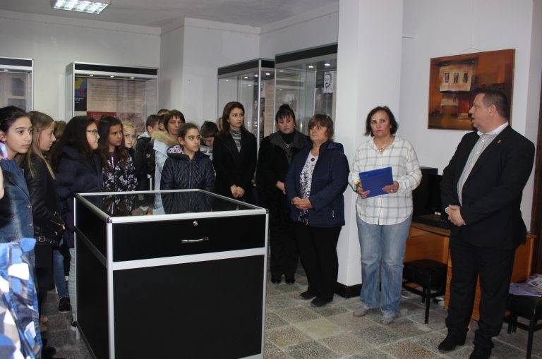 Откриха изложбата „100 г. от края на първата световна война и героите от община Стражица”