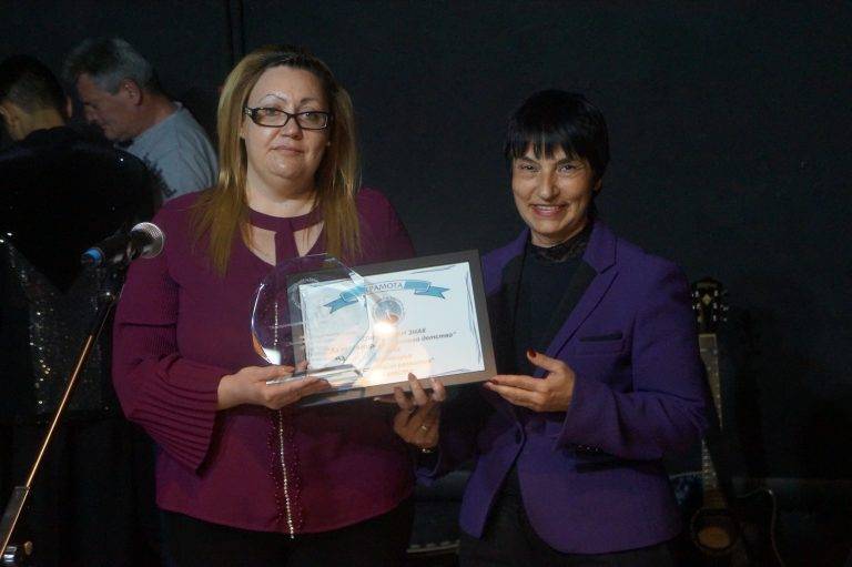 Отличиха община Свищов с почетен знак „Аз гарантирам щастливо детство“