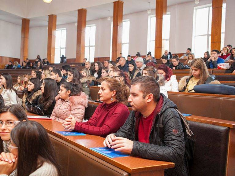 Бъдещето на одиторската професия представиха пред свищовски студенти