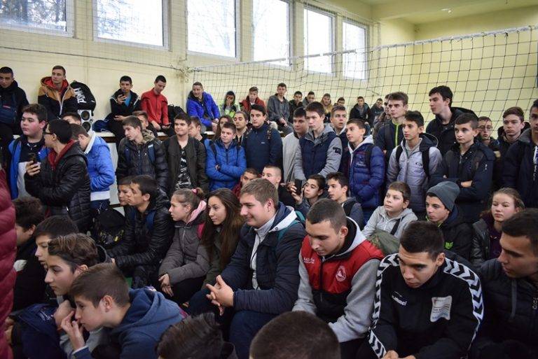 Владо Николов разказа пред ученици в Г. Оряховица как агресията може да съсипе един човешки живот