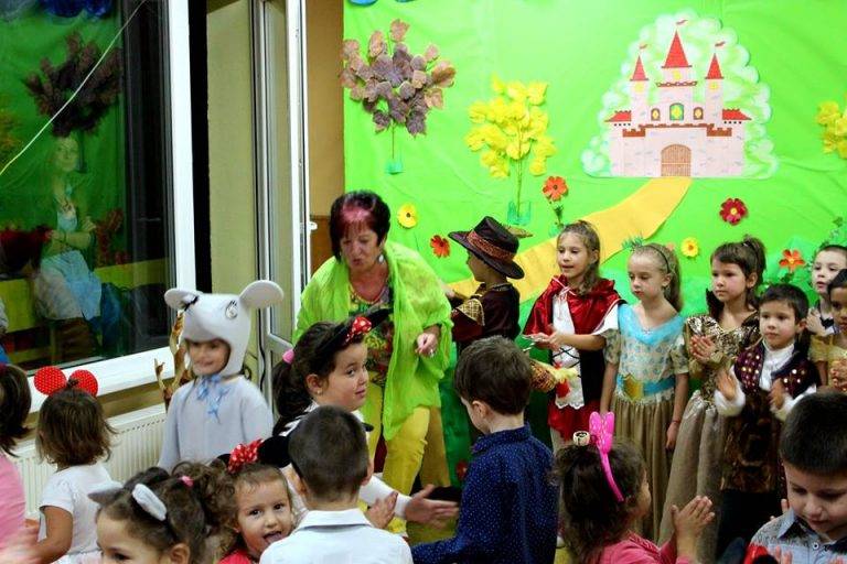 Горещи новини | Лясковски деца от ДГ „Славейче” приключиха свой проект с весел карнавал