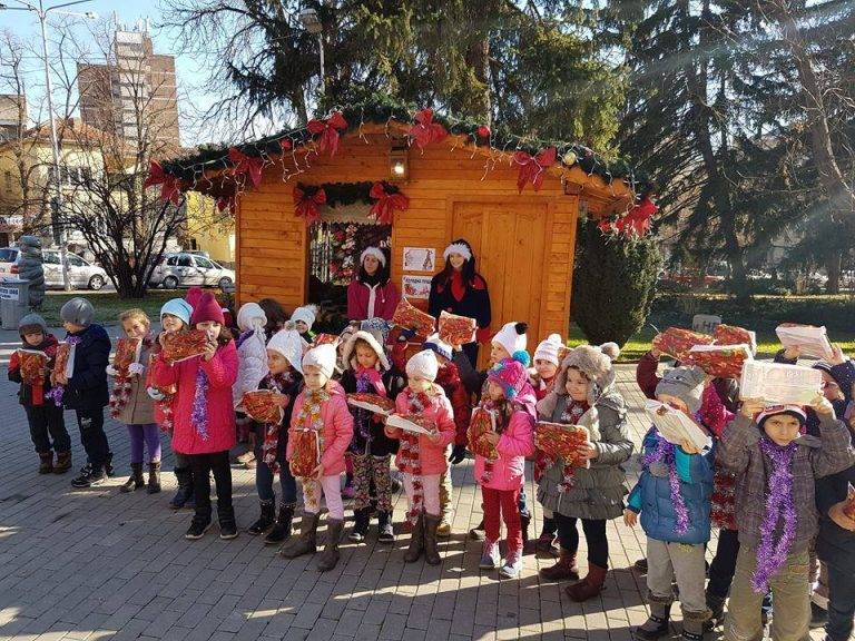 Коледни разходки и изненади за малчуганите  от детските градини в Търновската община