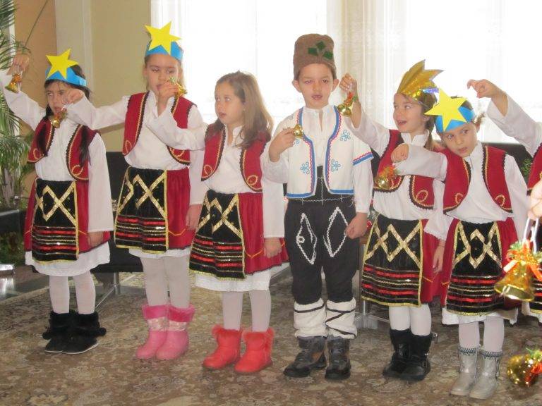 Коледарски дружини нарекоха за здраве и берекет в Община Лясковец