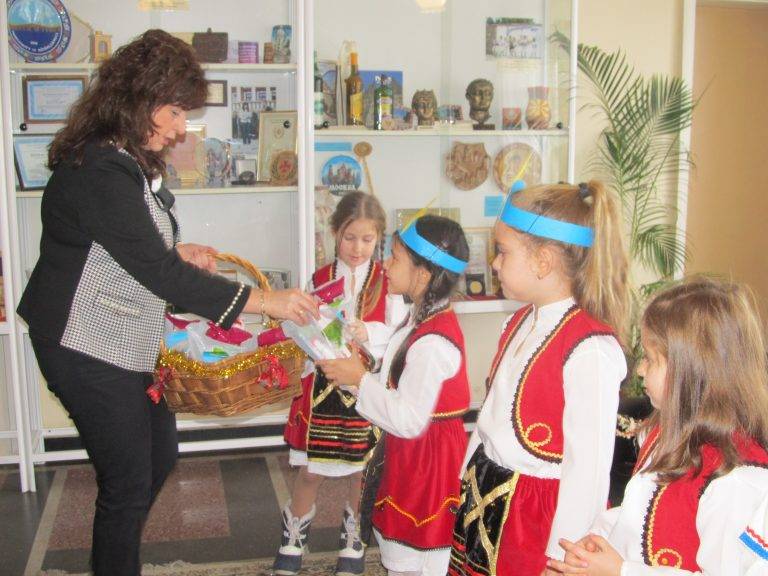 Коледарски дружини нарекоха за здраве и берекет в Община Лясковец