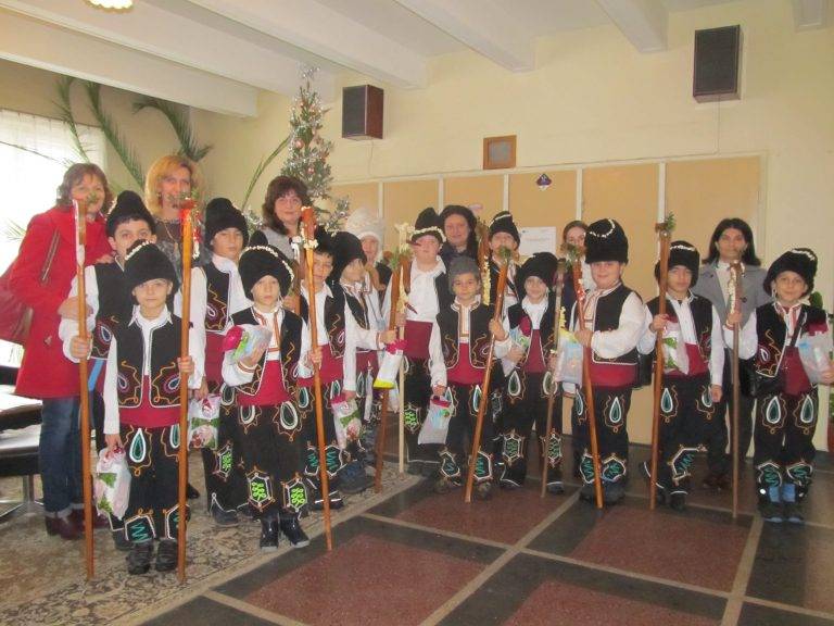 Коледарски дружини нарекоха за здраве и берекет в Община Лясковец