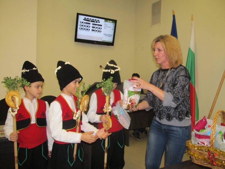 Коледарска група нарича успехи на лясковските парламентаристи