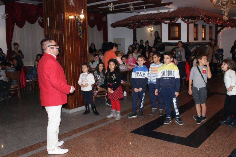 Сладкарницата на Дядо Коледа отвори врати в Стражица