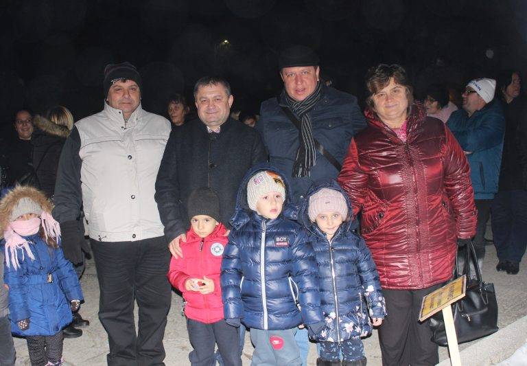 Стражица | Стражица грейна в коледни светлини