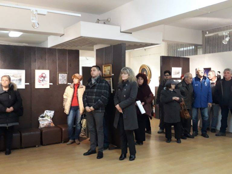 Откриха коледна изложба-базар на свищовски художници