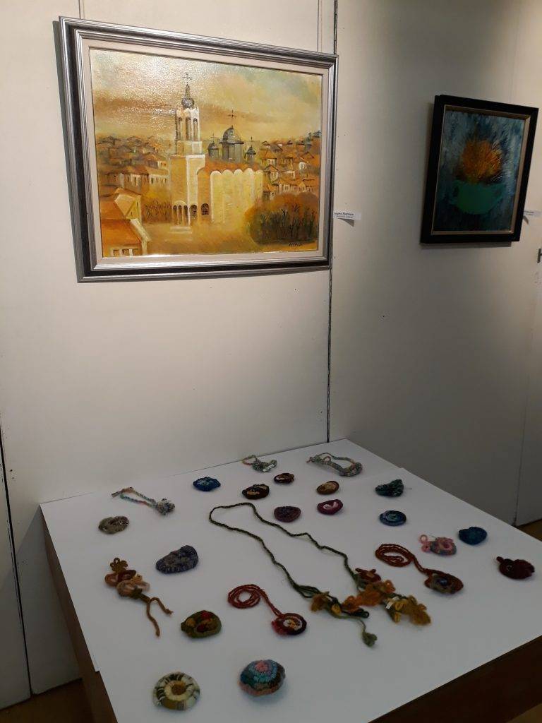 Откриха коледна изложба-базар на свищовски художници