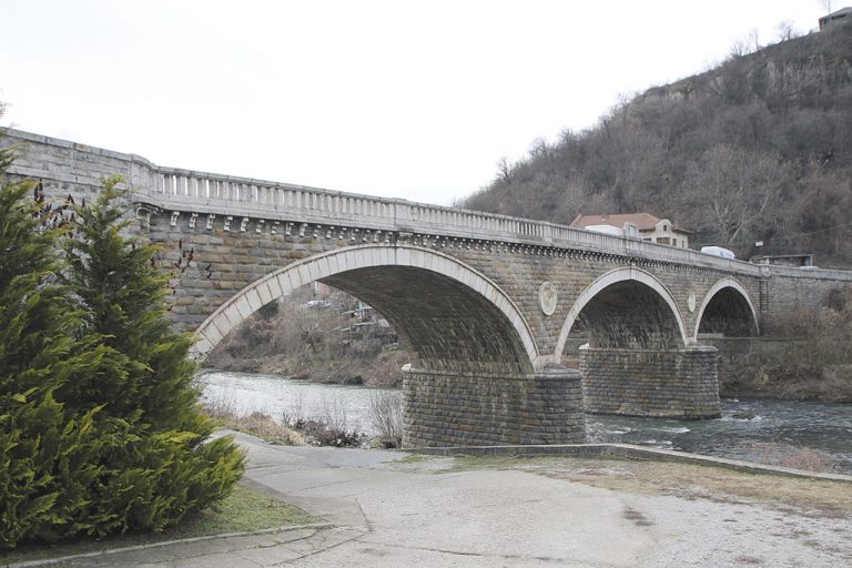Търновци искат спешен ремонт на каменния мост “Цар Борис III”