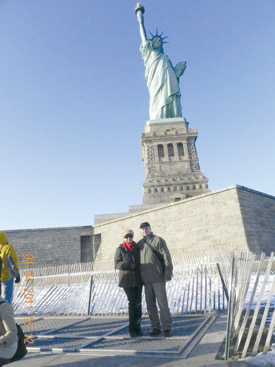 Съдбата събира Стела и Атанас Дерменджиеви в семейство на стълбичката на победителите на стадион “Академик”