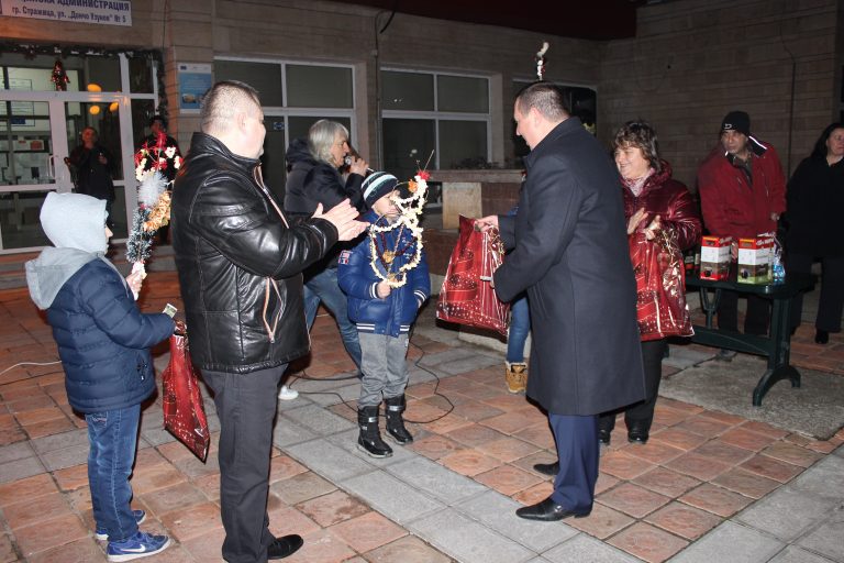 С кръшни хора и заря празнуваха в Стражица