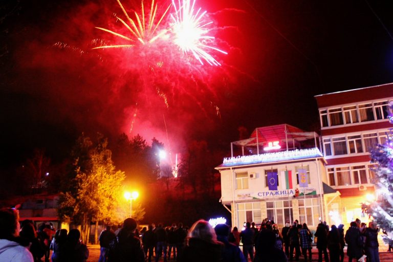 С кръшни хора и заря празнуваха в Стражица
