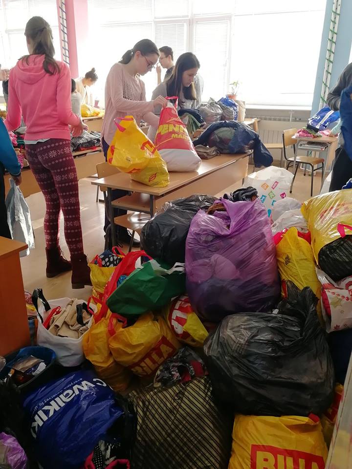 Общество | Ученици от свищовското СУ “Димитър Благоев” помогнаха на училището в с. Мечка