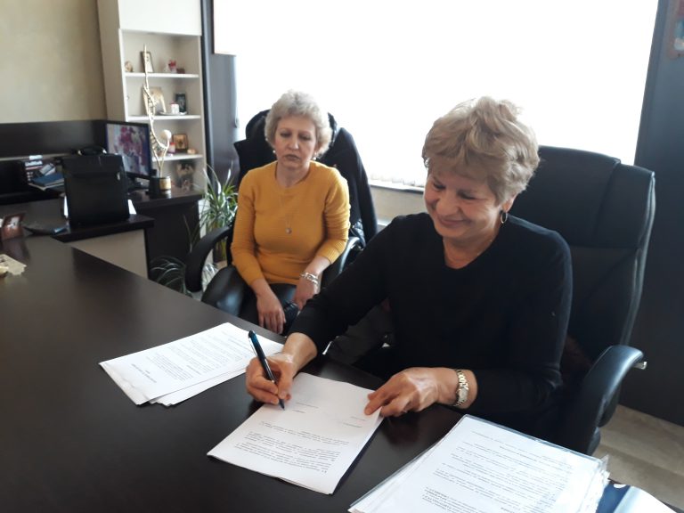 Синдикатът на специалистите от детско и училищно здравеопазване към КНСБ и кметът на Свищов подписаха КТД