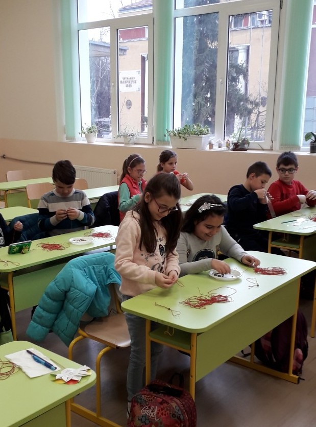 Над 800 мартеници отпътуваха от Горна Оряховица за побратимените градове