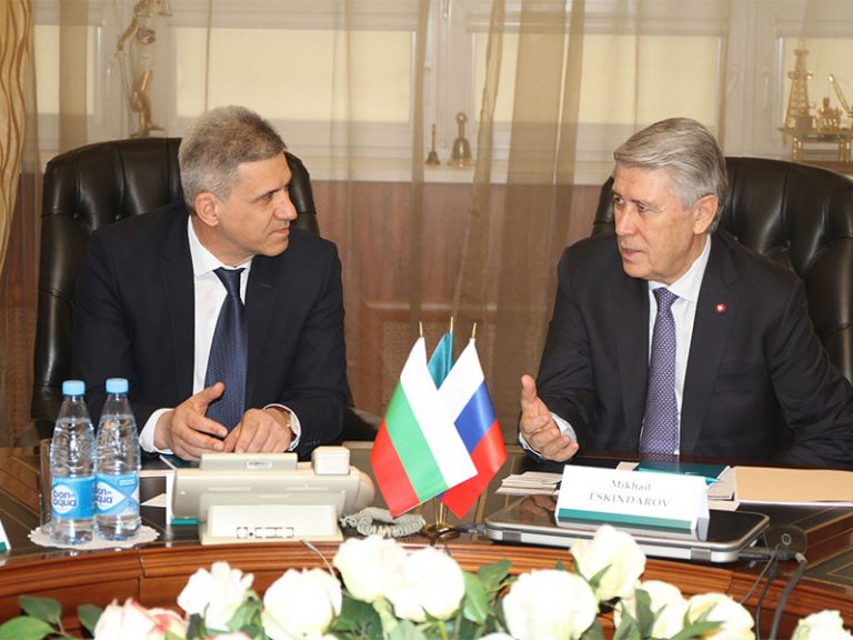 Свищов | Делегация от Стопанска академия бе официален гост на честванията по повод 100-годишнината на Финансовия университет при правителството на Руската федерация