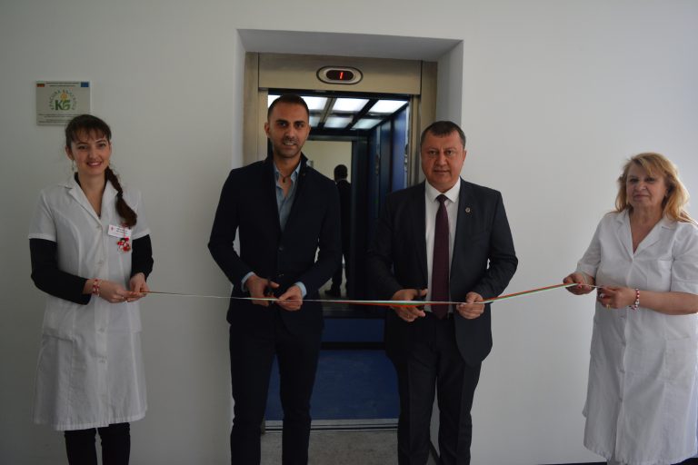 Здраве | Нов външен асансьор откриха в поликлиниката в Павликени