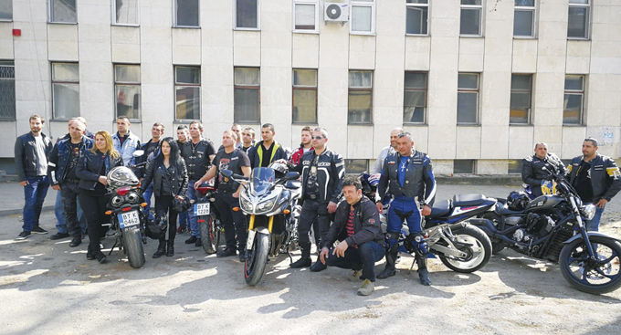 Здраве | Стражишки мотоклуб дари детско ортопедично легло на търновската болница