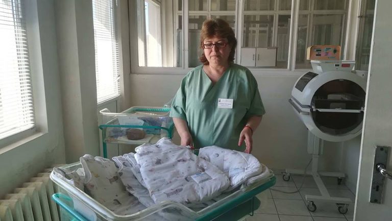 Горна Оряховица | Фирма дари спални чувалчета за  бебета на болницата в Г. Оряховица