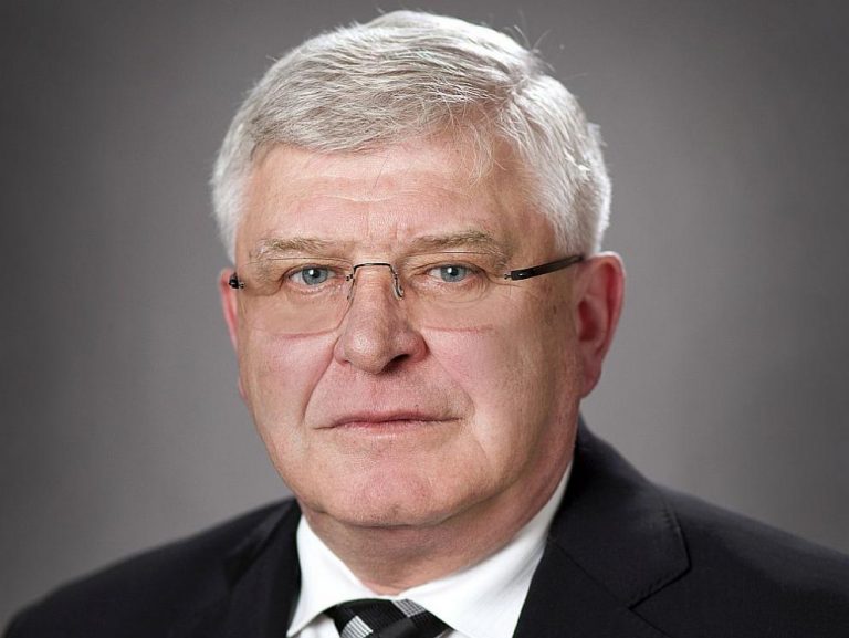 Здраве | Здравният министър: Кирил Ананиев: Ще включим и Онкоцентровете в разпределението на обещаните 30 милиона лева