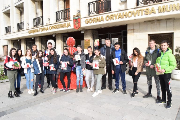 Горна Оряховица | Над 3500 мартеници потеглиха към горнооряховчани в рамките на инициативата „Подари усмивка”