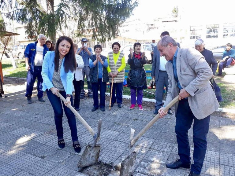 Свищов | Десетки жители на селата Царевец и Българско Сливово посетиха поредните изнесени приемни на депутата Станислава Стоянова