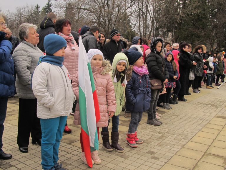 С тържествен ритуал и третомартенски хора отбелязаха националния празник в Лясковец