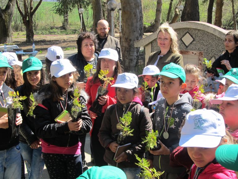 Джулюнските ученици се включиха в инициативата „Лесовъд за един ден”