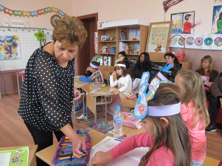 В Лясковец и Джулюница празникът на буквите премина в игри, песни, четене и със сладки изкушения