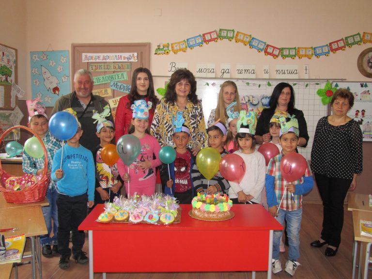 В Лясковец и Джулюница празникът на буквите премина в игри, песни, четене и със сладки изкушения