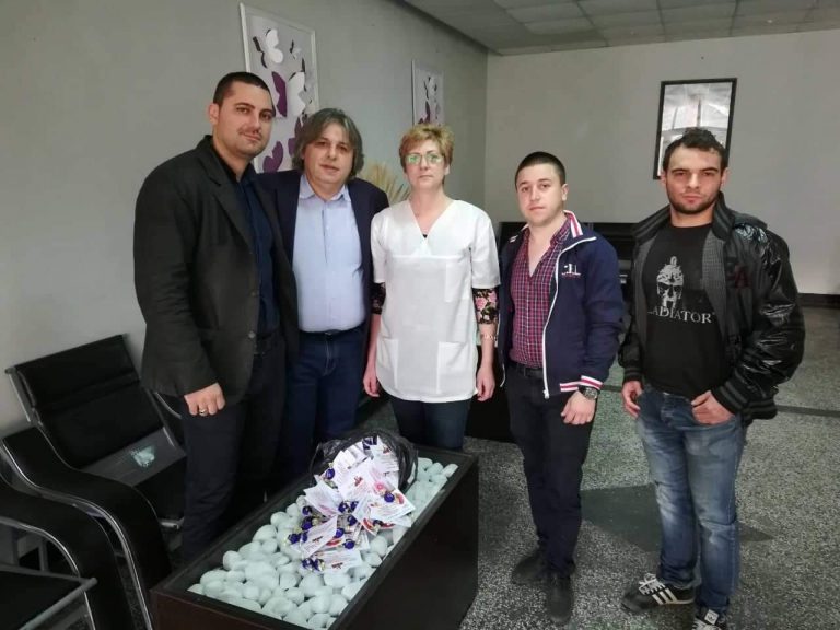 Свищов | Повече от 500 дами в Свищовско получиха картички, изработени от младежите в ГЕРБ