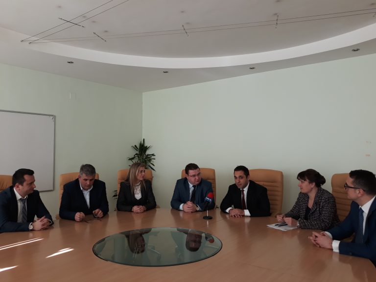 Пари и власт | Община Свищов подписа меморандум за сътрудничество с БАИ и „Национална компания индустриални зони“ ЕАД