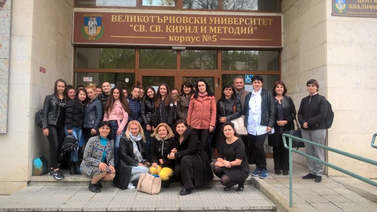Учители от български училища зад  граница в 6 държави се събраха във ВТУ