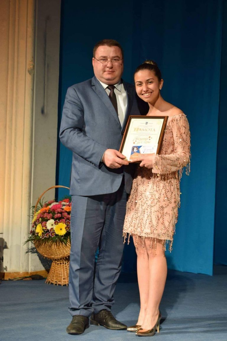 Свищовлийката Никол Борисова е тазгодишният носител на статуетката „Звездици за Лора”