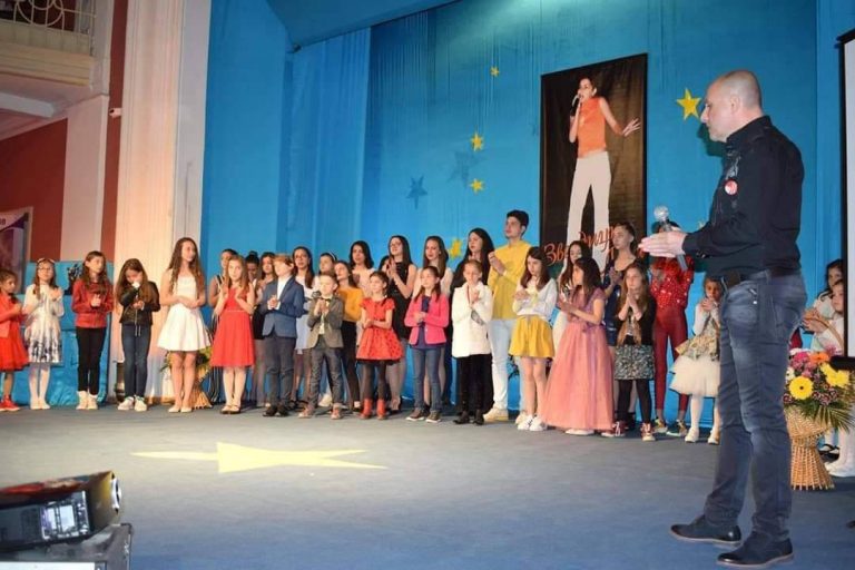 Свищовлийката Никол Борисова е тазгодишният носител на статуетката „Звездици за Лора”