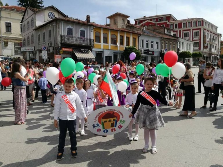 Над 3000 деца, днес известни актьори, юристи,  лекари, са огласяли ДГ “Соня” през последните 50 г.