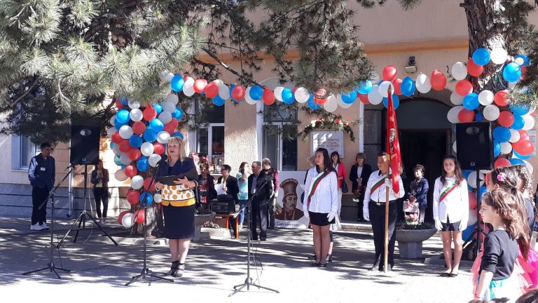 Свищов | ОУ „Филип Сакелариевич“ в Свищов отбеляза 204 години от своето създаване