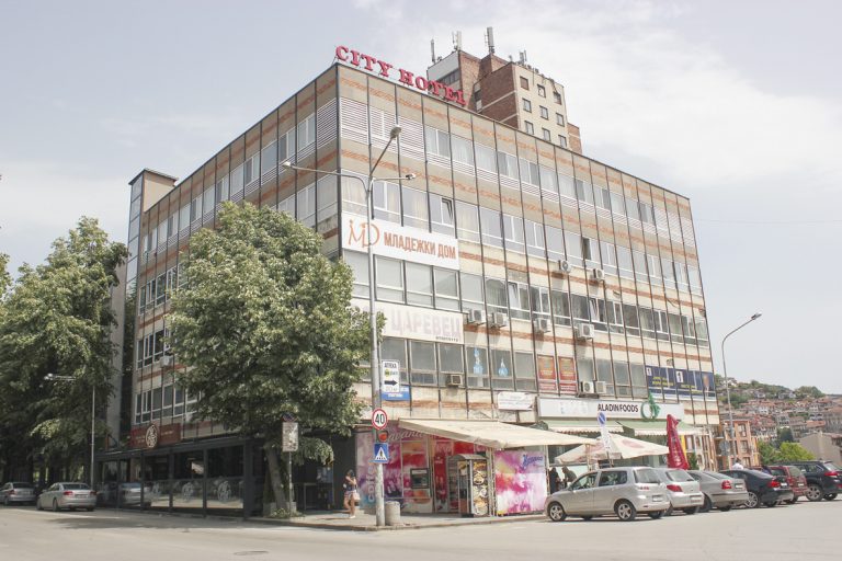 Общество | Дават стипендии на талантливи деца и с минимални доходи в семейството