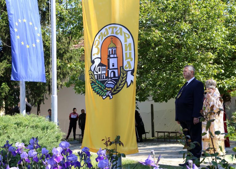 Десетки гости почетоха  празника на Златарица