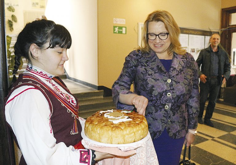 Деница Златева, кандидат за евродепутат от “БСП за България”: “БСП иска да има таван на субсидиите за  зърнопроизводство, който да е до 300 000 лв.”